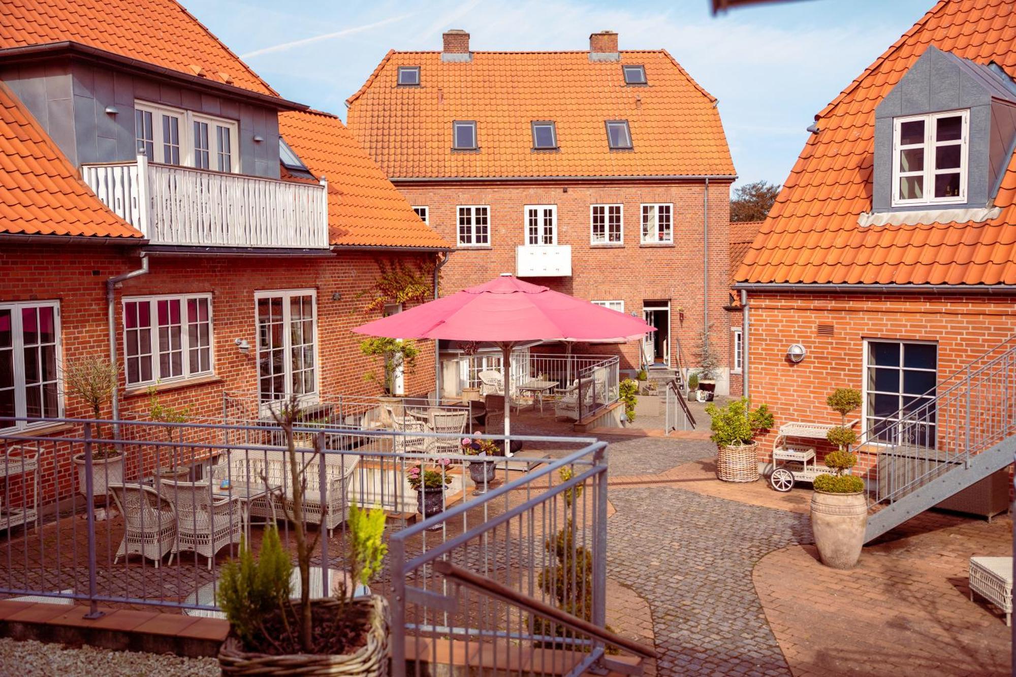 Boutique Hotel Postgarden Holsted エクステリア 写真